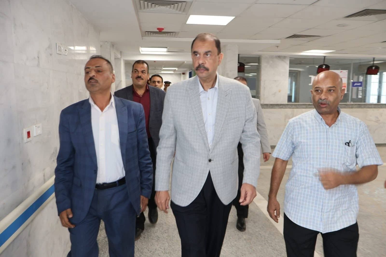 محافظ سوهاج يتفقد مستشفى دار السلام المركزي ويُحيل الطاقم الطبي المتغيب للتحقيق