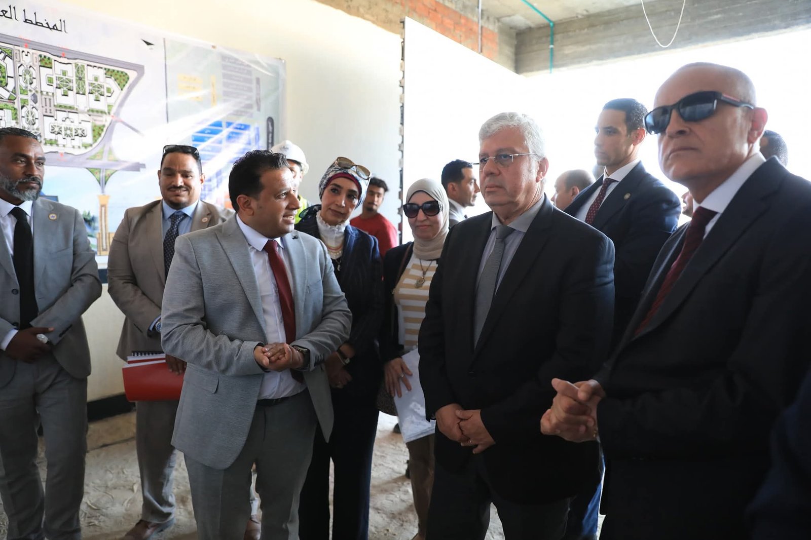 وزير التعليم العالي ومحافظ الأقصر ورئيس الجامعة يتفقدون المشروعات الجاري تنفيذها بجامعة الأقصر بتكلفة 2 مليار و377 مليون جنيه