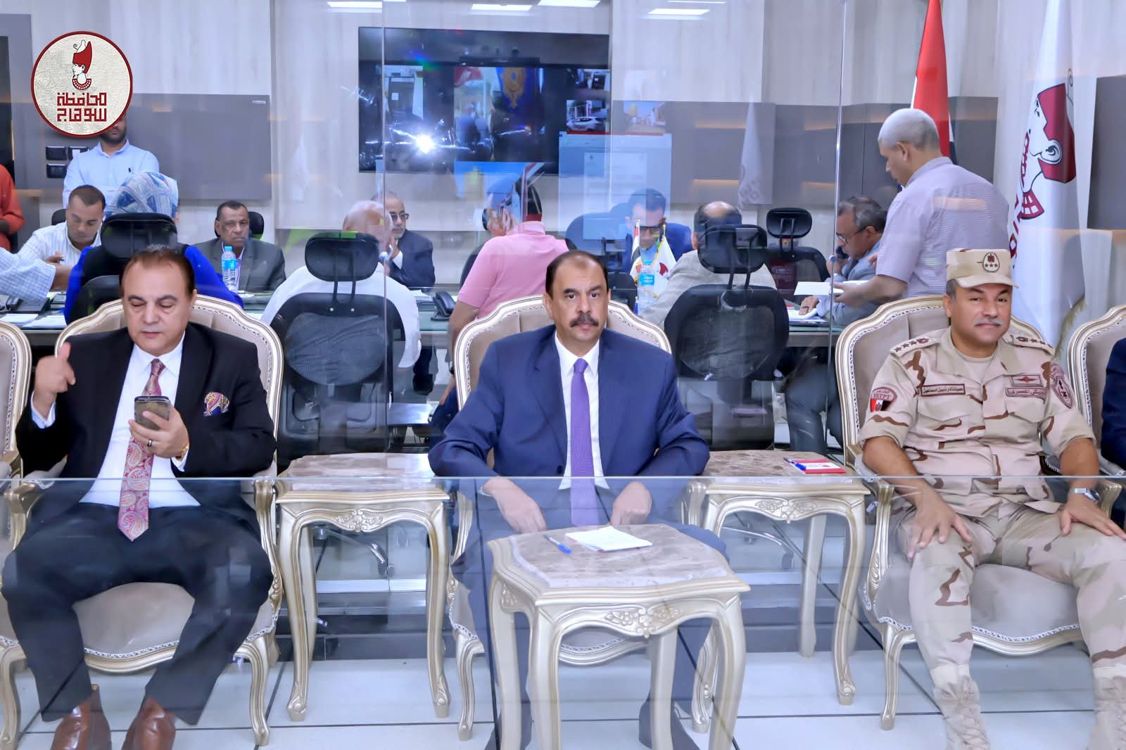 غرفة العمليات الرئيسية بسوهاج تتابع سير انتخابات مجلس النواب