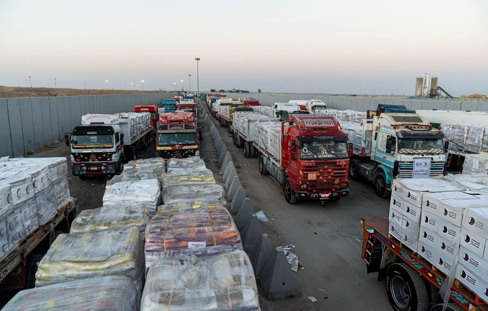الهلال الأحمر المصري يسيّر قافلة «زاد العزة» الـ73 محمّلة بإمدادات شتوية وغذائية عاجلة لدعم أهالي غزة