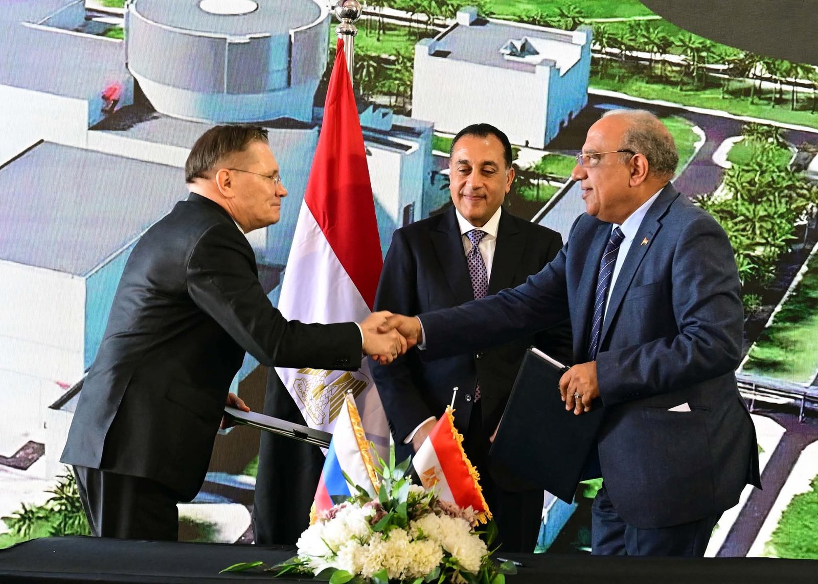 رئيس الوزراء يشهد توقيع أمر شراء الوقود النووي لمحطة الضبعة النووية واتفاقية البرنامج الشامل للتعاون مع شركة “روساتوم”