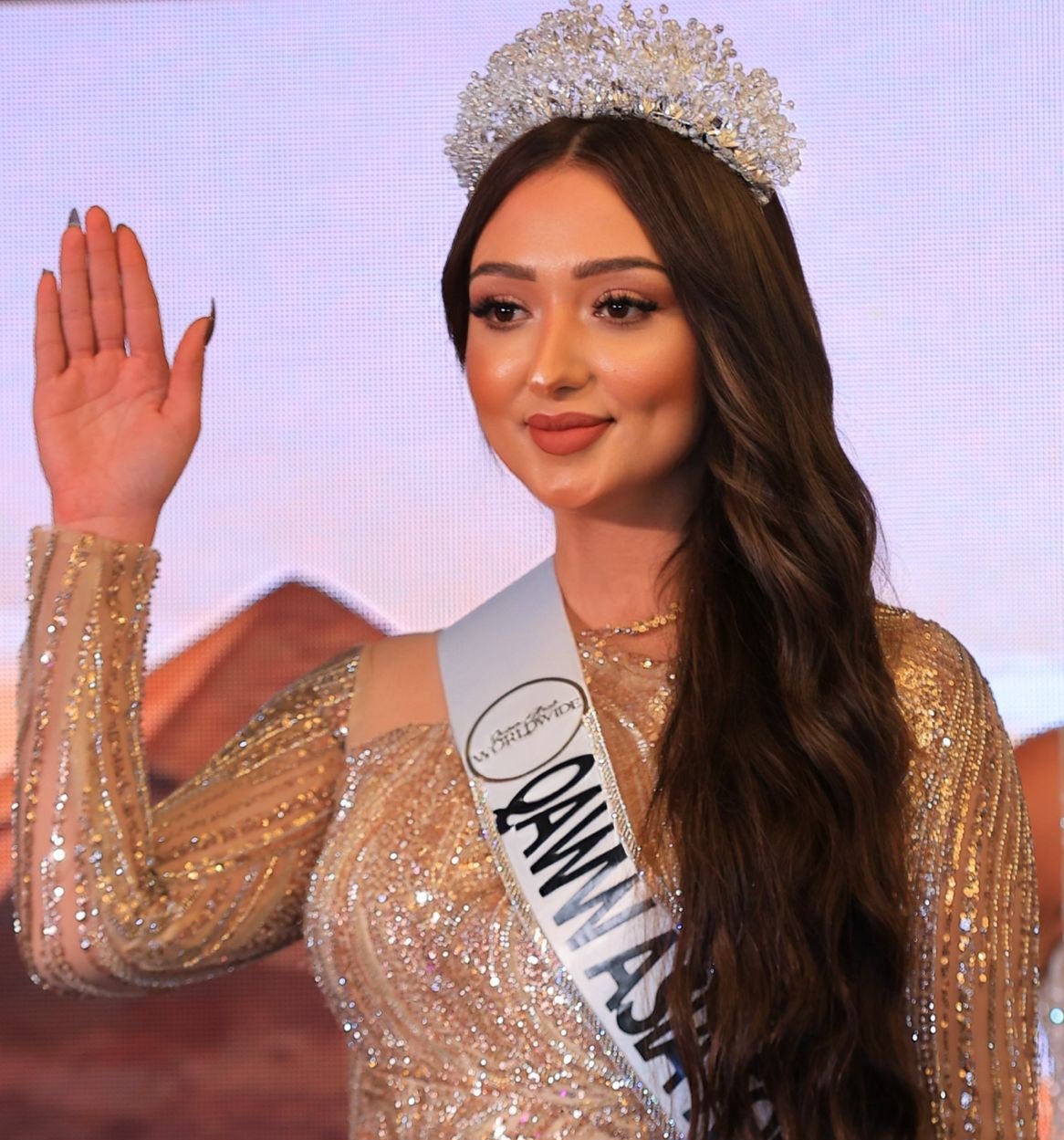 الفلسطينية أميرة عبادي تحصد المركز الثالث بمسابقة “ملكة جمال العرب للقارات” كأول مشاركة من فلسطين