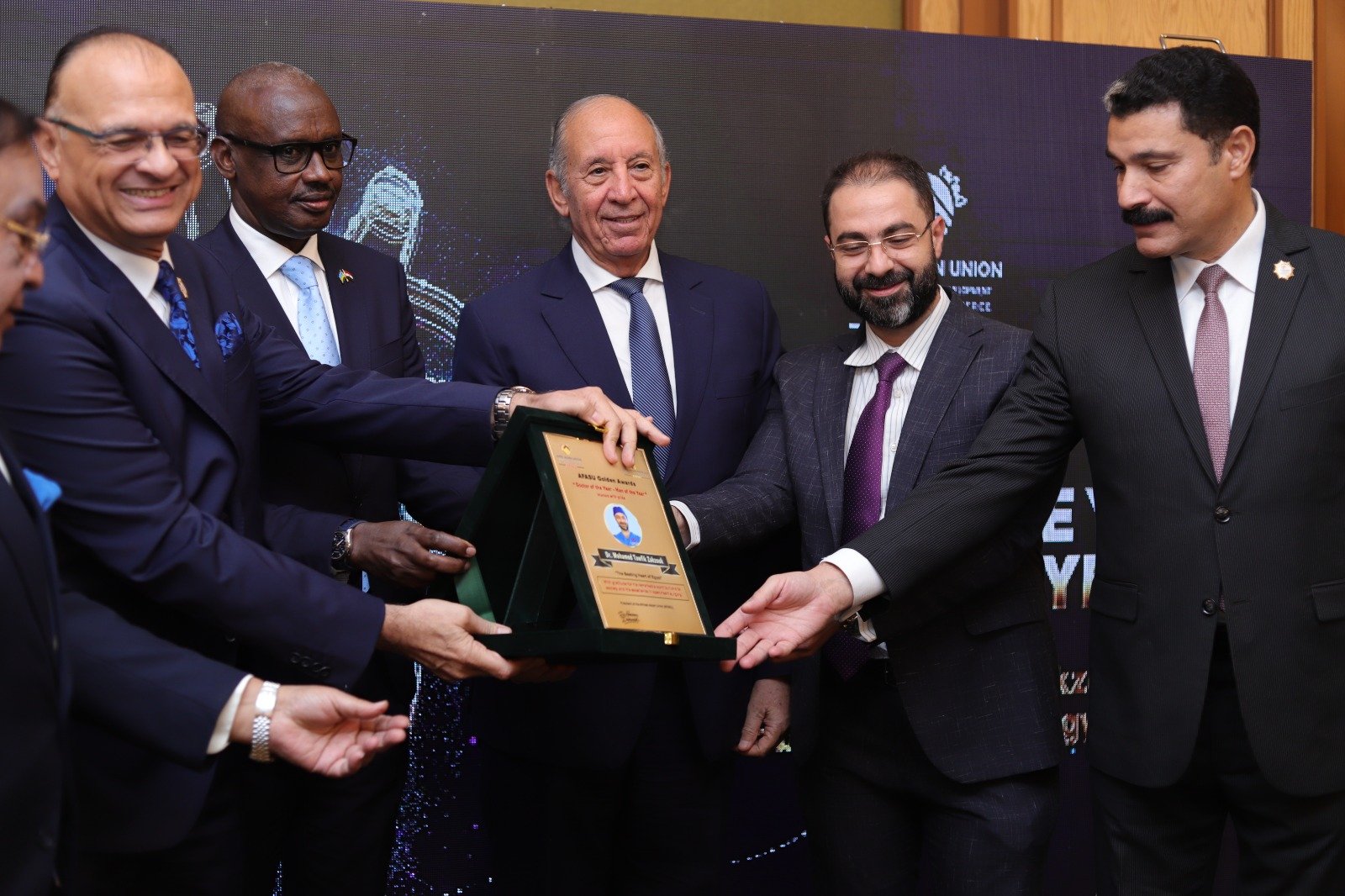 الاتحاد الأفريقي الآسيوي AFASU يُتوِّج الدكتور محمد توفيق زقزوق بلقب “قلب مصر النابض” في حفل مهيب بالقاهرة