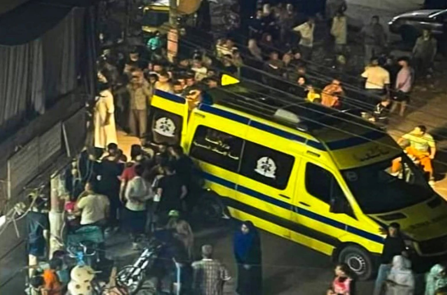 عربة نـقـل ثقيل تقوم بدهس شاب داخل مدينة طهطا بـ سوهاج وحالته خطيرة