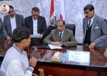 محافظ سوهاج يعقد اللقاء الجماهيري الأسبوعي للاستماع إلى شكاوى وطلبات المواطنين