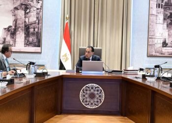 رئيس الوزراء يتابع مستجدات العمل في عدد من ملفات وزارة الصحة والسكان