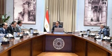 رئيس الوزراء يتابع مستجدات العمل في عدد من ملفات وزارة الصحة والسكان