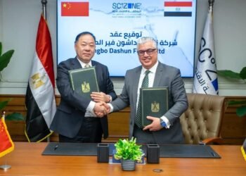 رئيس اقتصادية قناة السويس يوقع عقد مشروع شركة “Ningbo Dashun Fur” الصينية لمنسوجات المايكروفايبر بالقنطرة غرب