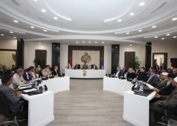 محافظ أسوان: يعطى تعليماته للإسراع بمعدلات تنفيذ الخطة الإستثمارية للعام الحالى