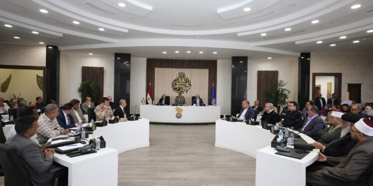 محافظ أسوان: يعطى تعليماته للإسراع بمعدلات تنفيذ الخطة الإستثمارية للعام الحالى