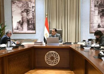 رئيس الوزراء يتابع مستجدات العمل بالمنطقة الاقتصادية لقناة السويس وجهود جذب الاستثمارات