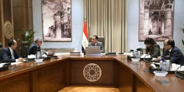 رئيس الوزراء يتابع مستجدات العمل بالمنطقة الاقتصادية لقناة السويس وجهود جذب الاستثمارات