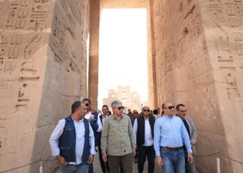 وزير السياحة والآثار يتفقد مشروعات الترميم بعدد من المواقع الأثرية بالأقصر