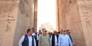 وزير السياحة والآثار يتفقد مشروعات الترميم بعدد من المواقع الأثرية بالأقصر