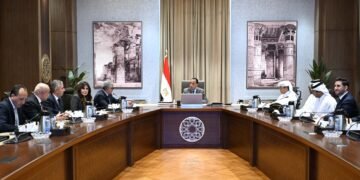 رئيس الوزراء يلتقي الرئيس التنفيذي لشركة “المانع” القابضة القطرية