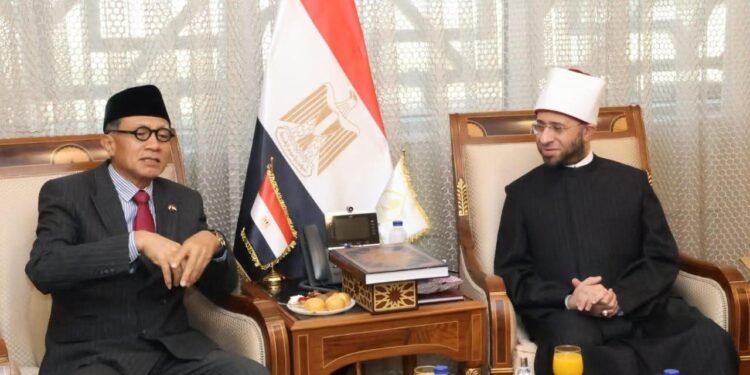 وزير الأوقاف يلتقي سفير إندونيسيا بالقاهرة بمقر الوزارة في العاصمة الجديدة