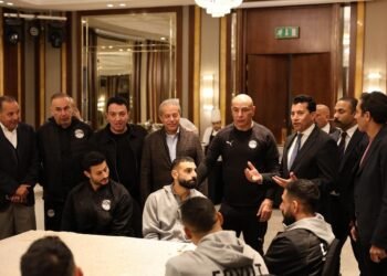 وزير الرياضة يؤازر المنتخب الوطني لكرة القدم ويحفز اللاعبين قبل السفر للمغرب للمشاركة في كأس أفريقيا