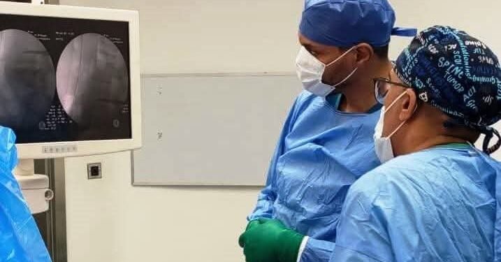 محافظ أسوان يشيد بنجاح جراحة دقيقة للعمود الفقرى بمستشفى دراو المركزى ضمن منظومة التأمين الصحى الشامل