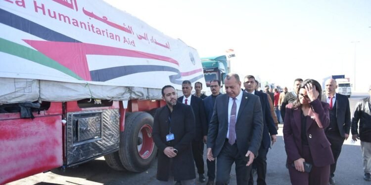 وزارة التموين تطلق القافلة رقم (15) من المساعدات الإغاثية العاجلة إلى قطاع غزة بالتعاون مع هيئة الإغاثة الكاثوليكية