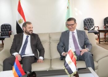 وزير الزراعة يبحث مع وزير الاقتصاد الأرميني آفاق التعاون الزراعي المشترك وزيادة فرص الاستثمار