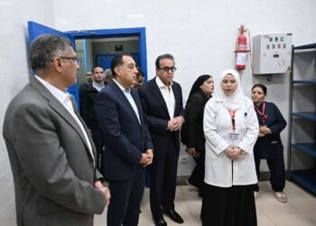 في ختام جولته بمشروعات ” حياة كريمة” بقُرى الصف:رئيس الوزراء يتفقد وحدة طب الأسرة بقرية “الودي”