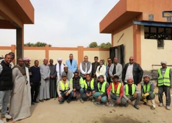 ضمن مشروعات مبادرة  ” حياة كريمة “محافظ أسوان.. يتابع ميدانياً معدلات الإنجاز لمشروع الصرف الصحى المتكامل بقرية غرب أسوان