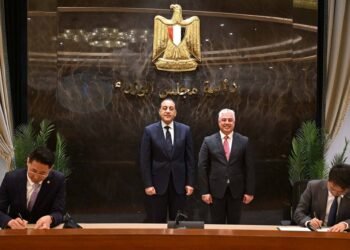 رئيس الوزراء يشهد مراسم توقيع 3 عقود مشروعات صناعية بالمنطقة الاقتصادية لقناة السويس