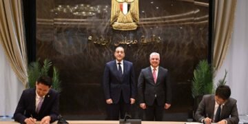 رئيس الوزراء يشهد مراسم توقيع 3 عقود مشروعات صناعية بالمنطقة الاقتصادية لقناة السويس