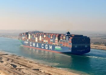 قناة السويس تشهد عبور سفينة الحاويات العملاقة CMA CGM JACQUES SAADE إحدى أكبر سفن الحاويات في العالم إيذانًا ببدء العودة الكاملة لسفن المجموعة الفرنسية