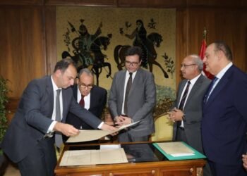 وزير الثقافة يسلم وزير الخارجية ١٣ خريطة و٢٢ وثيقة و٤٣ اتفاقية تاريخية بعد ترميمها بدار الكتب