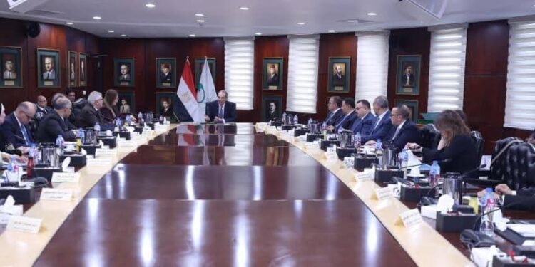 وزير الاتصالات وتكنولوجيا المعلومات يجتمع بمجلس إدارة الهيئة القومية للبريد بتشكيله الجديد