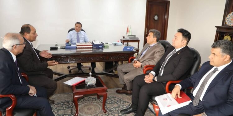 وزير الزراعة يستقبل نقيب البيطريين لبحث تنمية موارد النقابة وملف “كلاب الشوارع”.. ويؤكد: الطبيب البيطري هو خط الدفاع الأول عن صحة الإنسان وغذائه