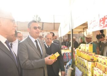 وزير التموين والتجارة الداخلية والمهندس عادل النجار محافظ الجيزة يفتتحان سوق «اليوم الواحد» بشارع فيصل