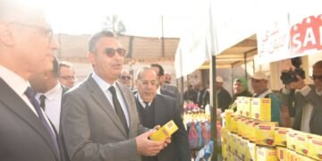 وزير التموين والتجارة الداخلية والمهندس عادل النجار محافظ الجيزة يفتتحان سوق «اليوم الواحد» بشارع فيصل