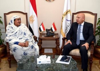 وزير الصناعة والنقل يبحث مع وزيرة الصناعة والتجارة السودانية سبل تعزيز التعاون بين البلدين في مجالات التكامل الصناعي والتجاري