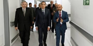 عقب افتتاحه: رئيس الوزراء يتفقد عددا من أقسام المستشفى الجامعي بجامعة الجيزة الجديدة