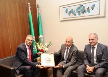 محافظ أسوان : يشيد بجهود الأكاديمية العربية للعلوم والتكنولوجيا والنقل البحرى لدعم مشروعات البنية التحتية