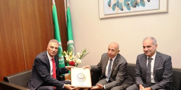 محافظ أسوان : يشيد بجهود الأكاديمية العربية للعلوم والتكنولوجيا والنقل البحرى لدعم مشروعات البنية التحتية