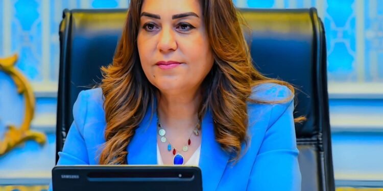 وزيرة التنمية المحلية والقائم بأعمال وزير البيئة تستعرض تقرير جهود تحسين جودة الهواء خلال عام 2025