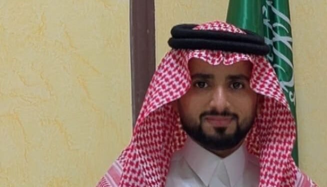 علي آل زومه.. صوت رقمي يعكس نبض المجتمع