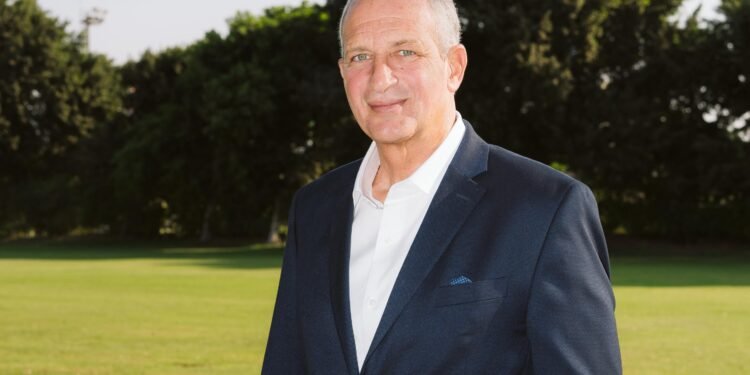 ياسر الفرنواني يعلن قائمتة النهائية لإنتخابات نادي الجزيرة 2025