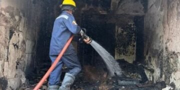 السيطرة على حريق منزل فى الصف دون وقوع إصابات