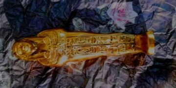 ضبط تمثال فرعوني من الذهب الخالص بحوزة شاب على الطريق الصحراوي بالمنيا