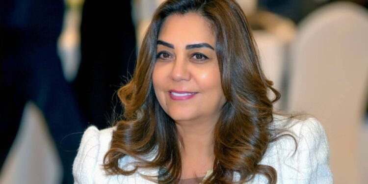 وزيرة التنمية المحلية والقائم بأعمال وزير البيئة تستعرض تقريراً حول جهود وزارة البيئة في مجال التغيرات المناخية خلال عام 2025