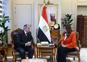 وزيرة التنمية المحلية تتابع مع محافظ بورسعيد أعمال تطوير أسواق الحميدي والتجاري ومنظومة المخلفات والمشروعات الجاري تنفيذها في المحافظة