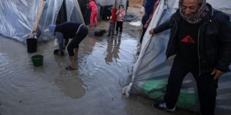 حرب الشتاء القارص تُغرق الخيام بغزة..والمرحلة الثانية لإتفاق الهدنة يقترب من التنفيذ