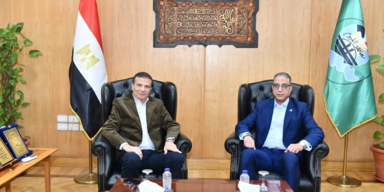 محافظ الفيوم يستقبل وزير الزراعة في مستهل زيارته للمحافظة لتفقد عدد من المشروعات الإنتاجية والخدمية بالقطاع الزراعي