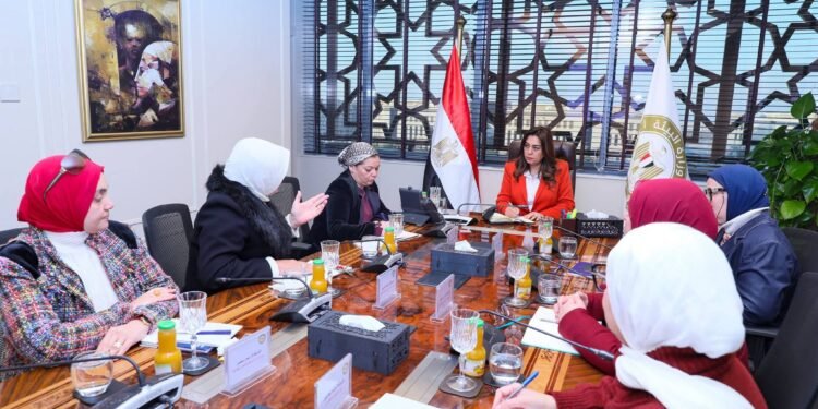 وزيرة التنمية المحلية تتابع  جهود تحسين البيئة الصناعية والطاقة المستدامة ودعم التحول الرقمي