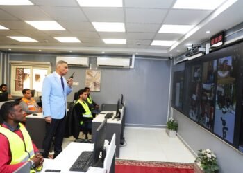 مع إنطلاق اليوم الثانى لجولة الإعادة لإنتخابات مجلس النواب.. محافظ أسوان يتابع سير العملية الإنتخابية بالدوائر الثلاث