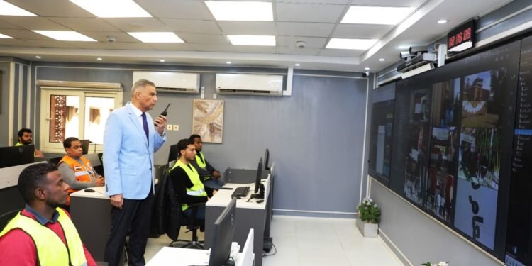 مع إنطلاق اليوم الثانى لجولة الإعادة لإنتخابات مجلس النواب.. محافظ أسوان يتابع سير العملية الإنتخابية بالدوائر الثلاث